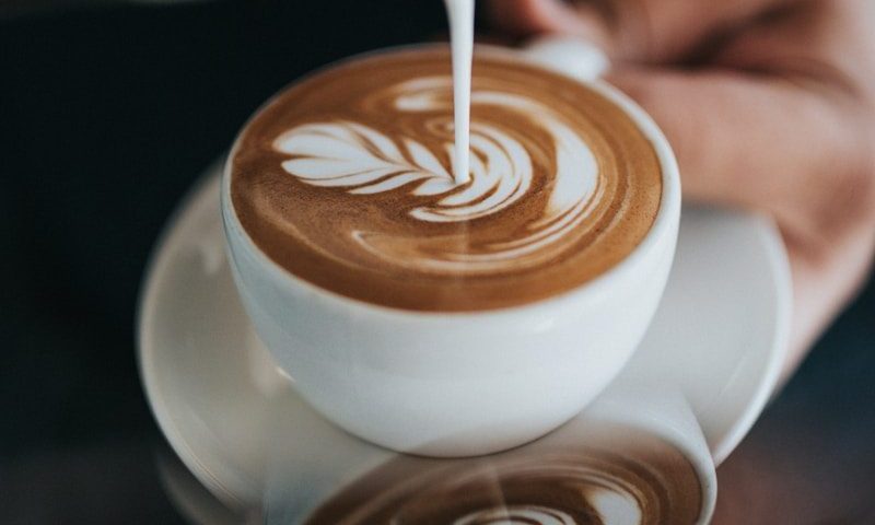 Milch, Hafer, Erbse oder Pulver: Welche Milch im Kaffee ist am ungesündesten?